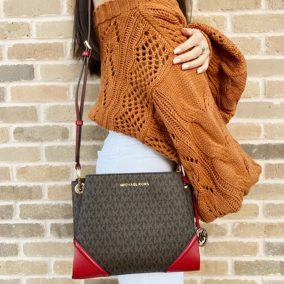 SALE‼️‼️👜💕-Michael Kors Large Crossbody wallet - Picture 2 of 8